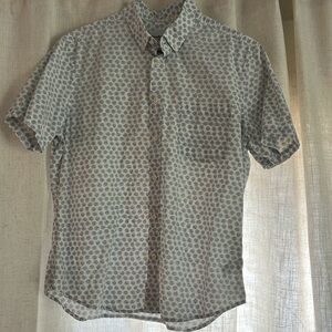 Goodfellow & Co L short sleeve button down white with blue leaf pattern